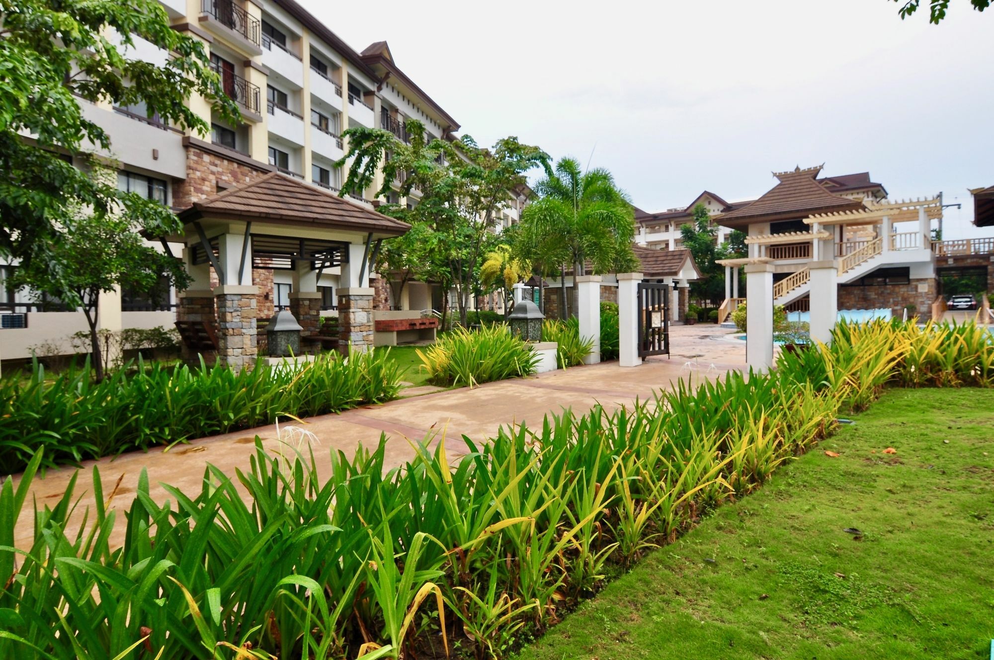 One Oasis Condominium Davao Exterior photo